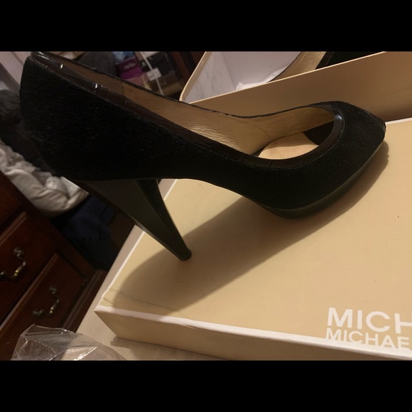 Michael by Michael Kors Stacked Platform Pump. - Picture 5 of 5